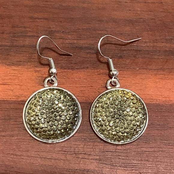 Silver tone green stone earrings - Picture 1 of 3